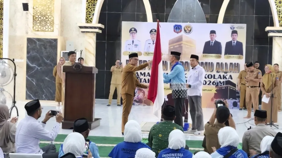 Pelepasan Jemaah Haji Kolaka: Pesan Bupati Amri dan Kisah Lansia