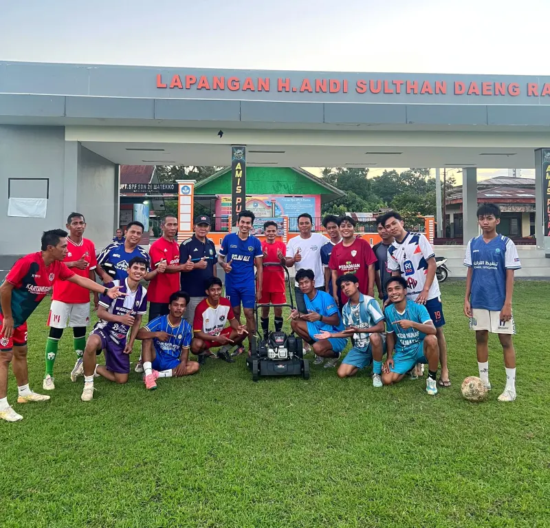 Amis Putra FC Apresiasi Bantuan Mesin Pemotong Rumput