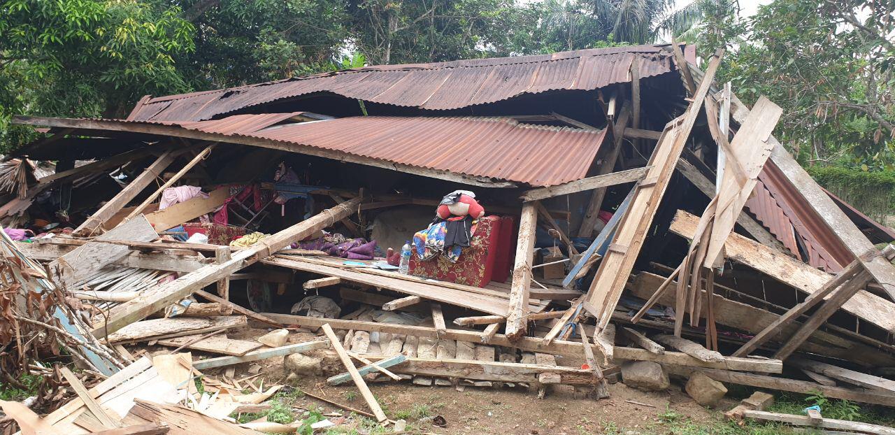 Angin Kencang Disertai Hujan, Satu Rumah Warga di Bontomanai Porak Poranda