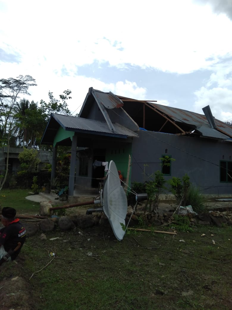 Angin Kencang, Satu Rumah di Swatani Bulukumba Rusak di Atap