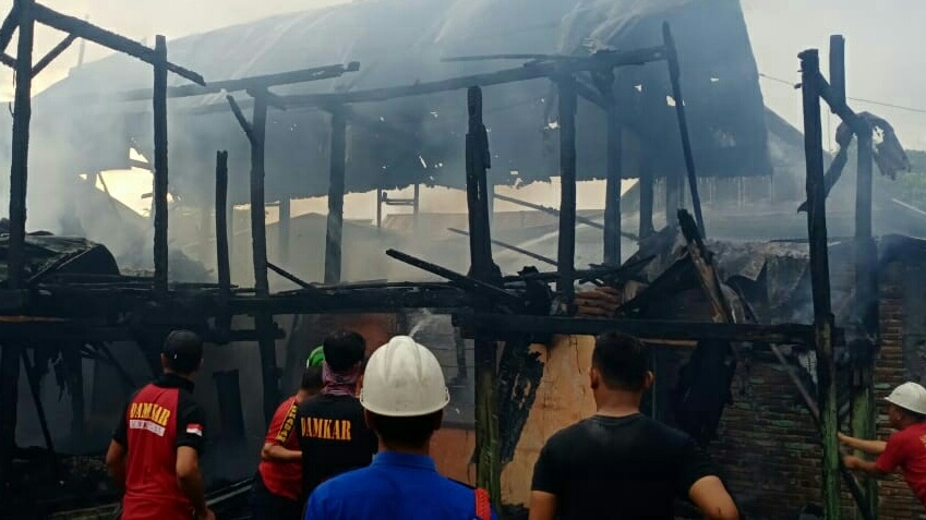 Rumah Panggung Terbakar di Bulukumba, Merugi Ratusan Juta