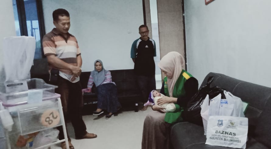 Baznas Bukumba Bantu Bayi Tanggul Taman Cekkeng