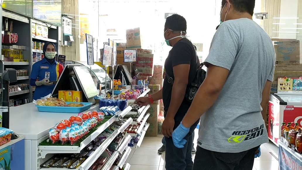 Polsek Bulukumpa Sidak Swalayan Yang Tak Sediakan Hand Sanitizer