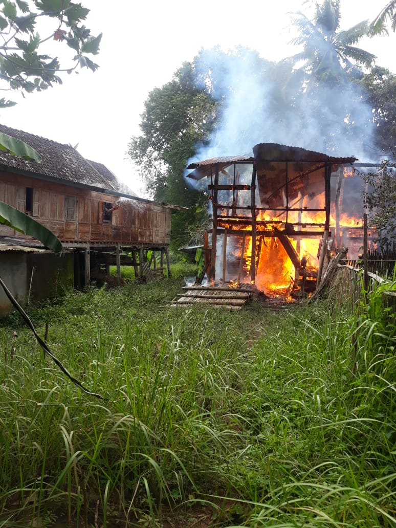 Dilahap Api, Rumah Panggung Milik Podding Tersisa Puing dan Abu
