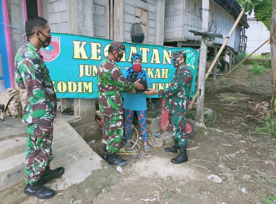 Bantuan Sembako dari Pak Tentara