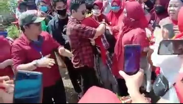 Puisi Dinda Untuk Sang Ayah TSY Disaksikan Air Mata Haru Bahagia Warga Ujungloe