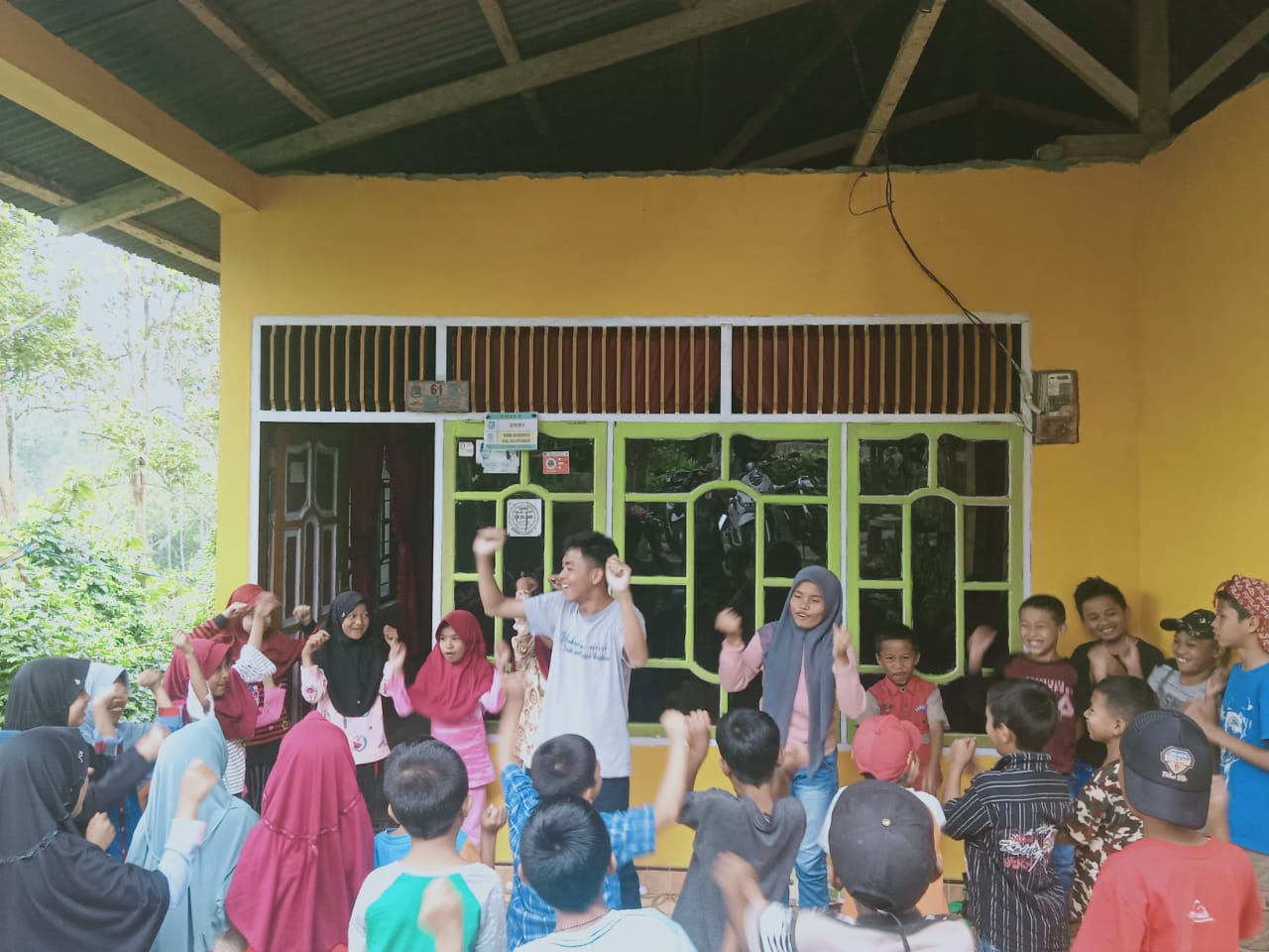 Begini Keceriaan Anak-Anak Dusun Bambaungan Disambangi Komunitas Literasi