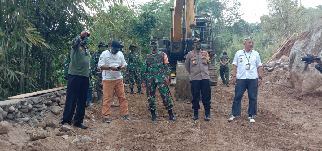 Dandim 1411/Blk Dampingi Bupati Bulukumba Tinjau Lokasi TMMD 109 Di Desa Kindang