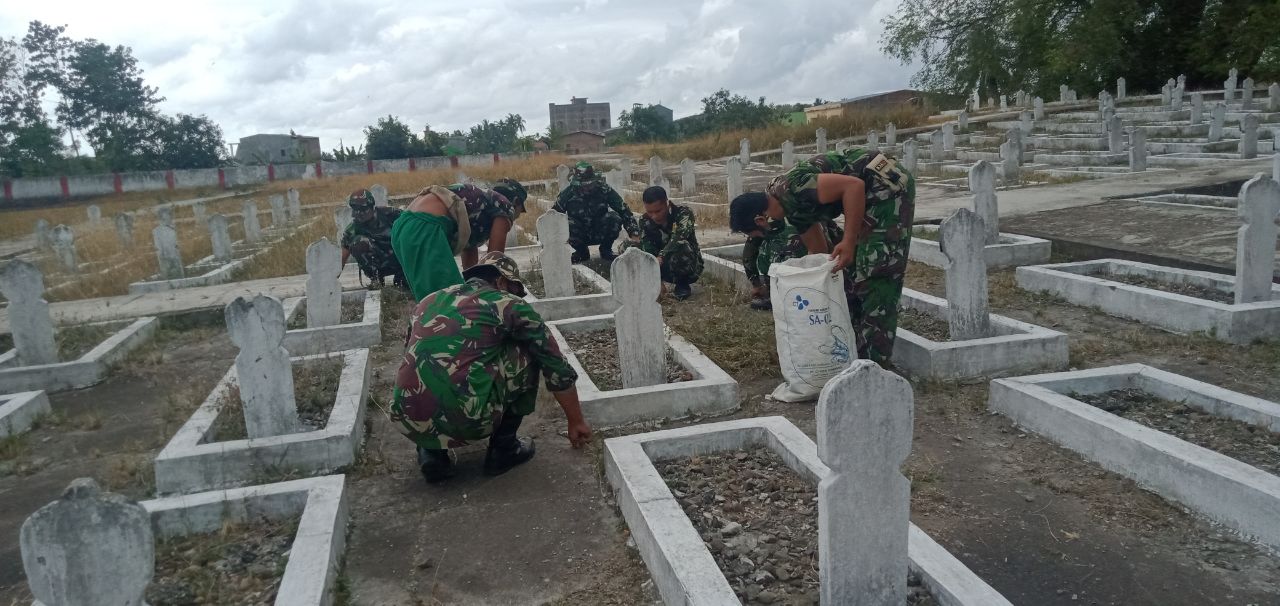 Sambut Hut Persit Ke-75, Kodim 1411/Bulukumba Karya Bhakti Di Taman Makam Pahlawan