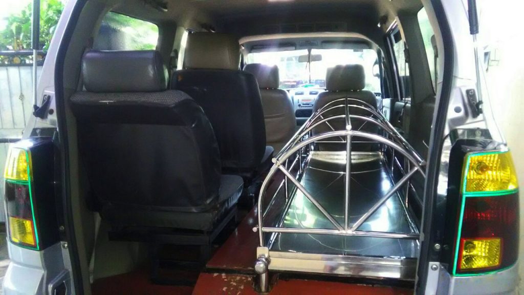 Sopir Ambulans Viralkan Video Terjebak Macet hingga Pasien Meninggal