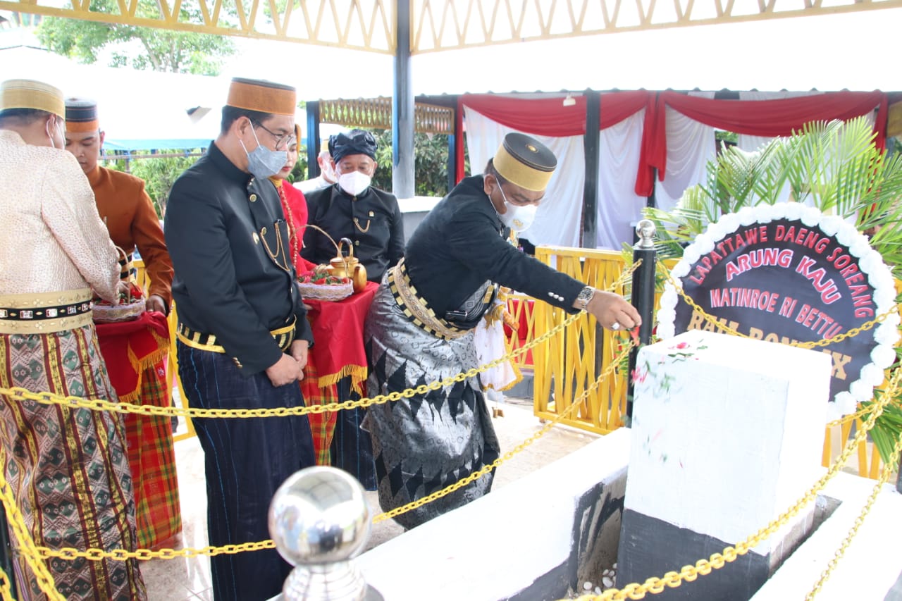 Bupati dan Wabup Bone Ziarah ke Makam Raja Bone ke-9 Lapattawe di Bulukumba