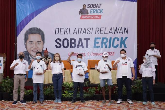 Relawan Erick Thohir, Bagikan Sarung dan Sembako di Serang Banten