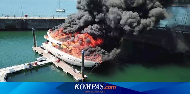 Kapal Pesiar Senilai Ratusan Milyar Terbakar Hebat dan Tenggelam