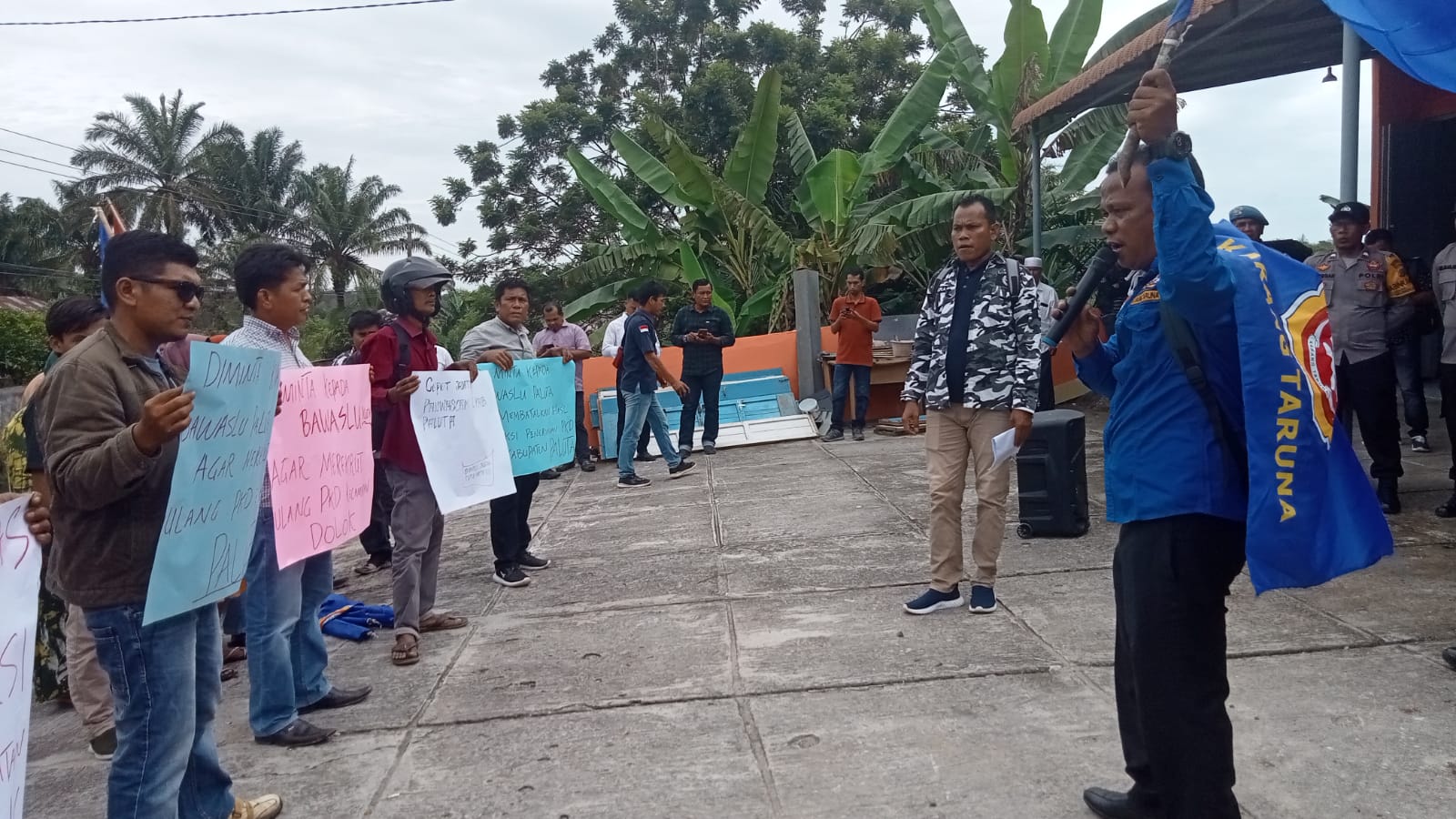 Surat Ketua Bawaslu Paluta Dinilai Kontroversial