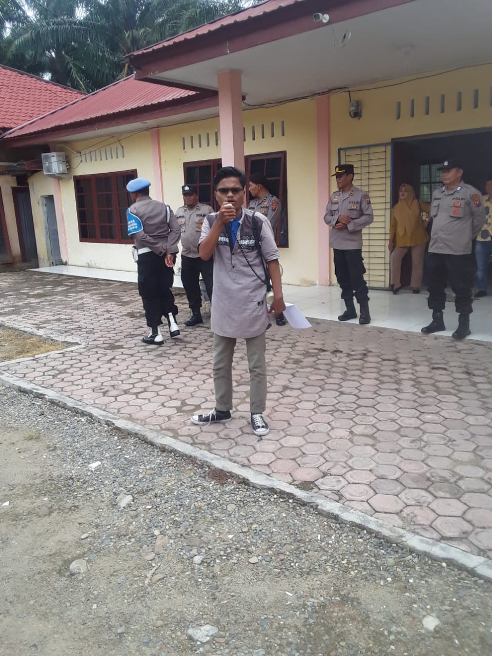 PB GEMABT Gelar Aksi Di Kantor Dinas Perindustrian dan Perdagangan Paluta ; "Buka Informasi Kepada Publik Terkait Pengadaan Alat Mesin"