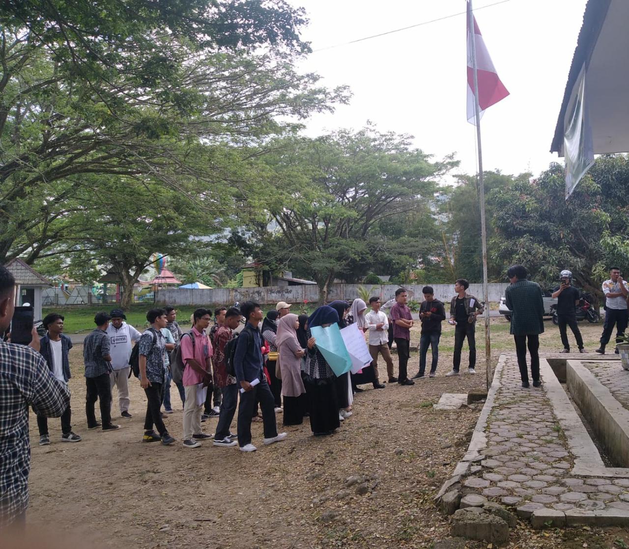 "Tanyakan Realisasi Sejumlah Anggaran T.A 2021" ; JMB  Tabagsel Gelar Aksi di Kantor Dinas Perhubungan Kota Padang Sidempuan