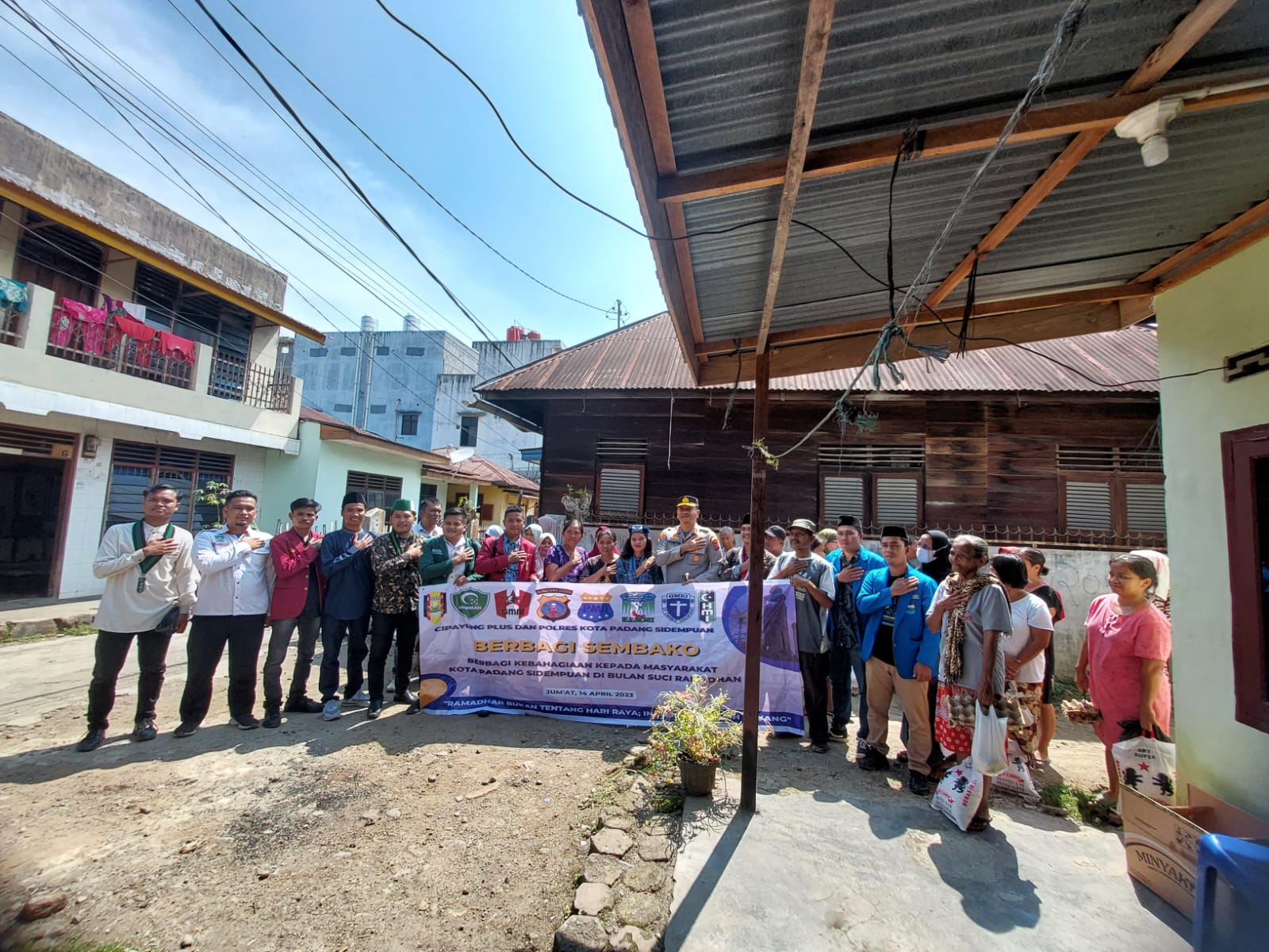 Cipayung Plus dan Polres Kota Padang Sidempuan Berbagi Sembako "Ramadhan ini bukan tentang Hari Raya, Ini Tentang Kasih Sayang"