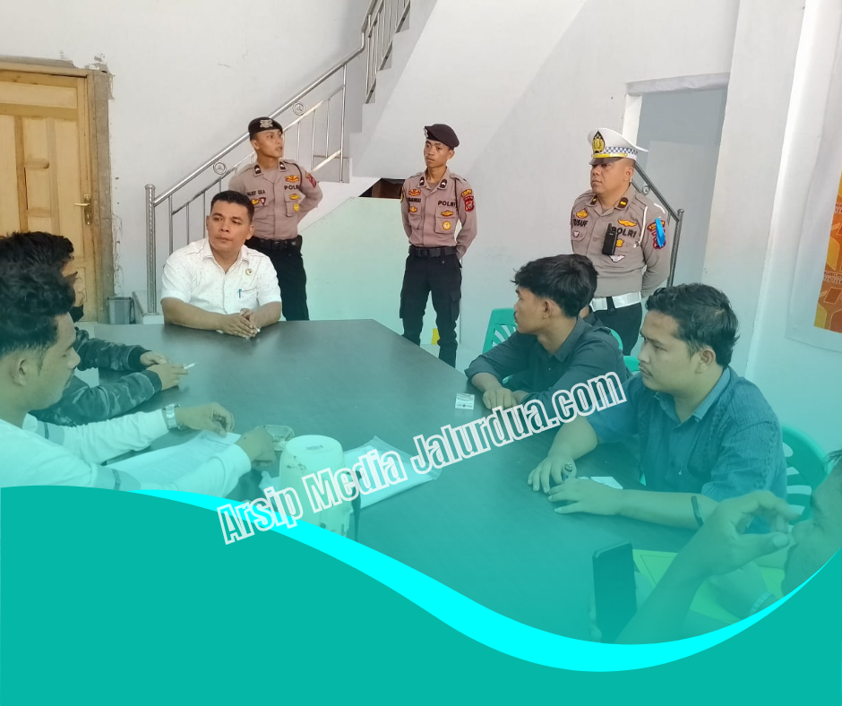 Bawaslu Palas Diduga Lakukan Pengutipan Gaji Staff  Kesekretariatan Panwascam; HUMAS Tabagsel "Gelar Aksi Di Kantor BAWASLU Palas"