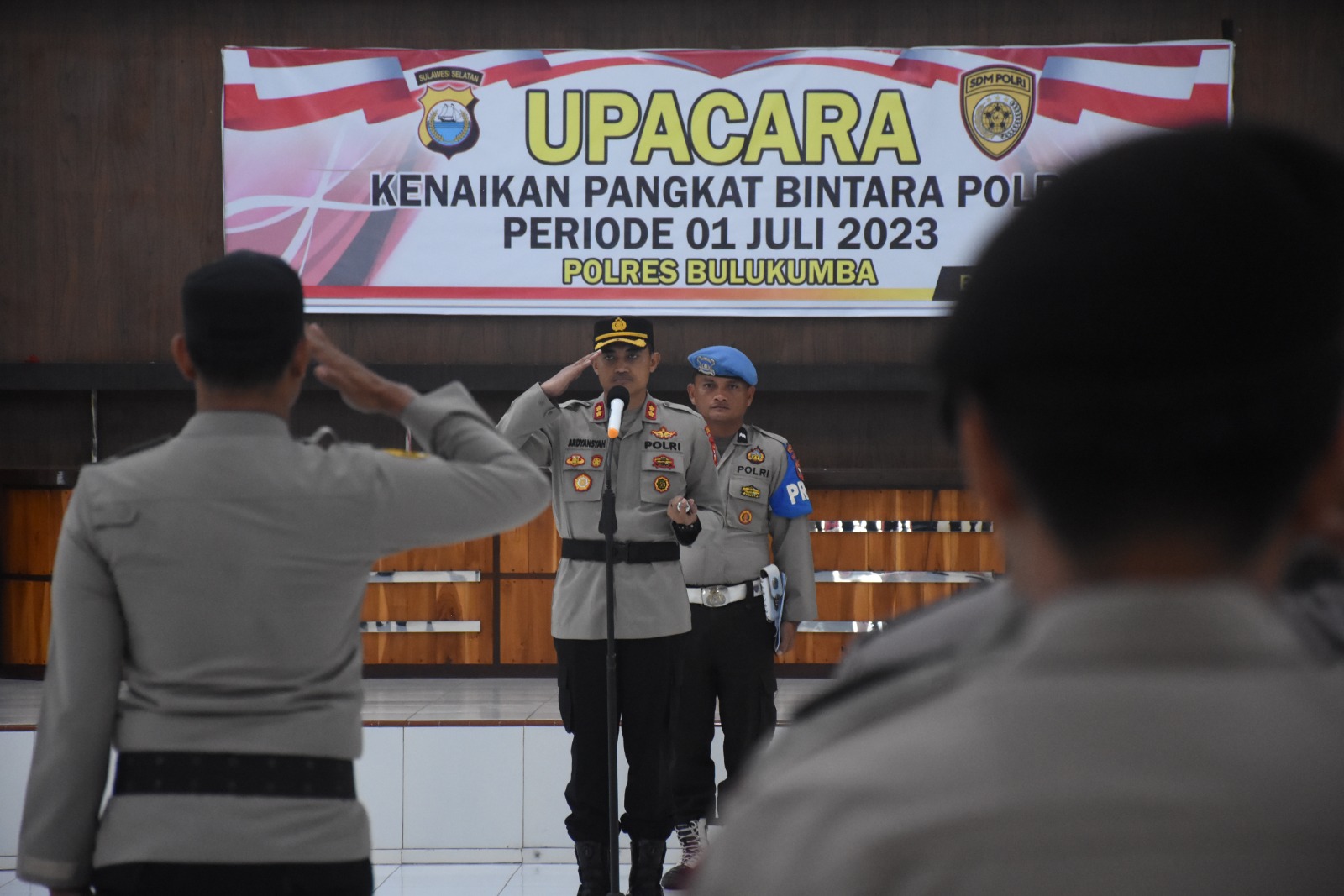 Kapolres Bulukumba Pimpin Upacara Kenaikan Pangkat, 25 Personel Naik Pangkat Lebih Tinggi dalam Periode Juli 2023
