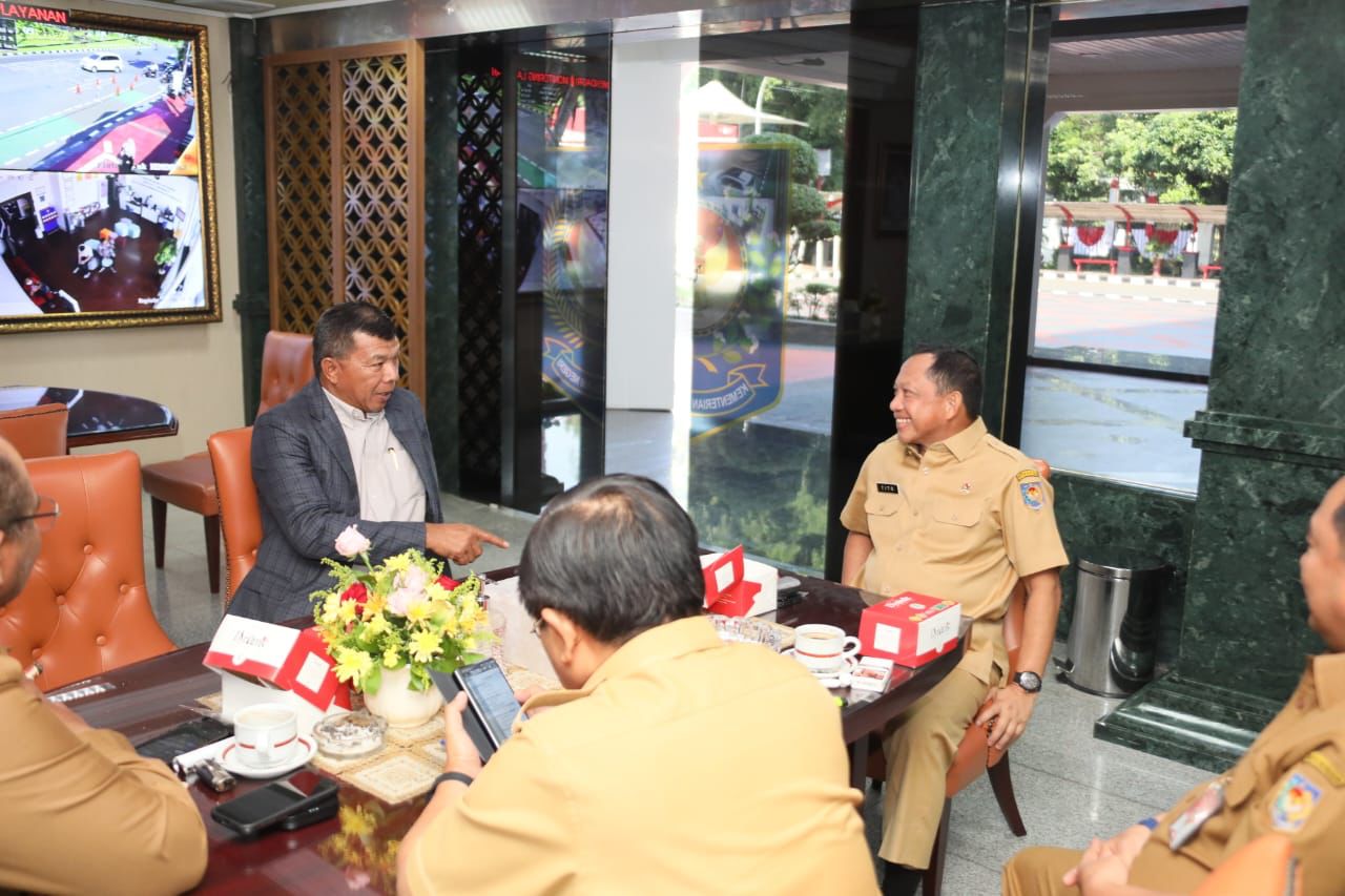 Puncak Gerakan Pembagian 10 Juta Bendera Merah Putih: Sebuah Perayaan Kemerdekaan yang Meriah