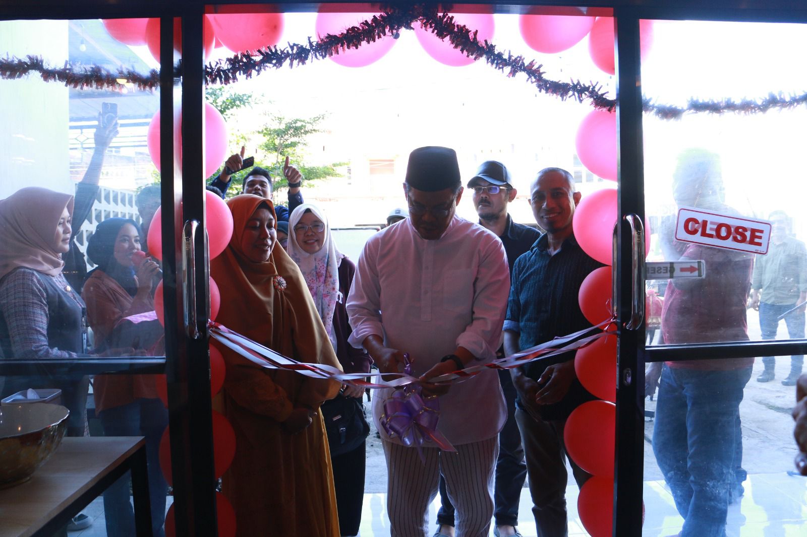 Dellpizza Kini Hadir di Jalan Kusuma Bangsa: Wabup Edy Manaf Potong Pita