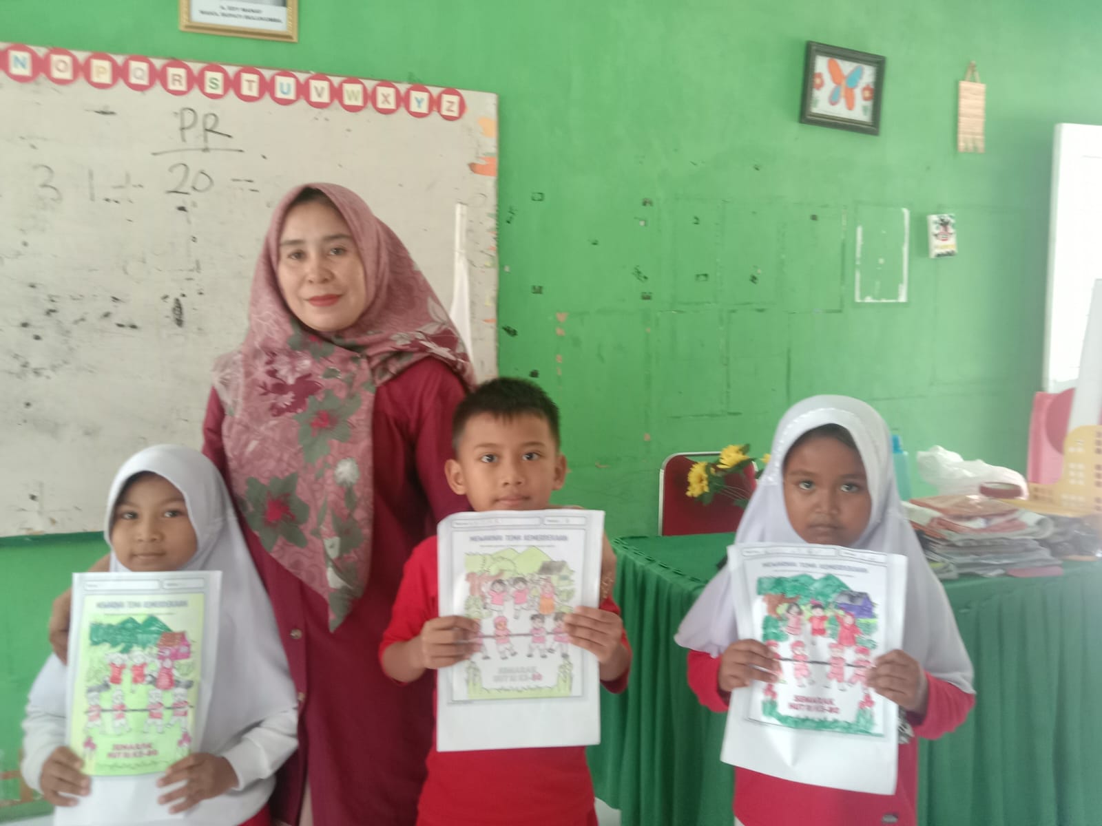 Lomba Mewarnai di SDN 10 Ela-Ela Bulukumba Tanamkan Semangat Kemerdekaan dan Kreativitas Anak